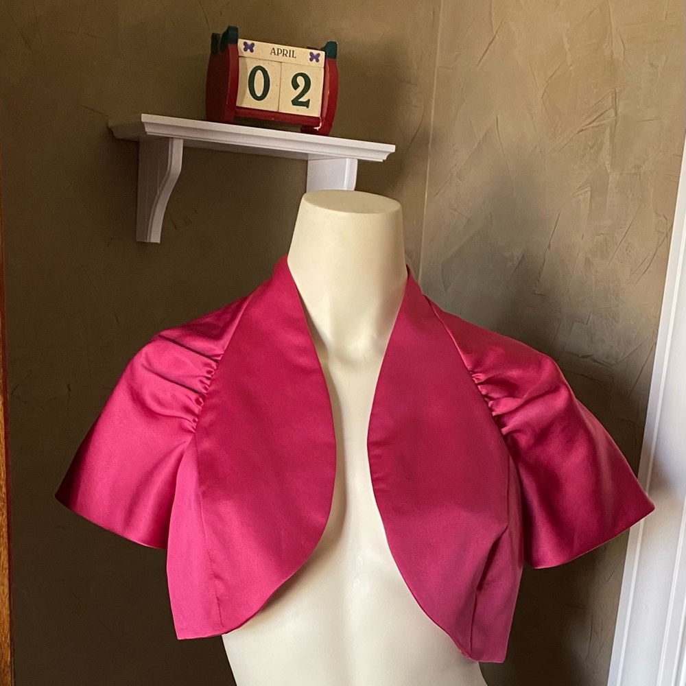 David's Bridal  Women's Size 8 Formal Cape Wrap Shrug Pink Short Sleeve